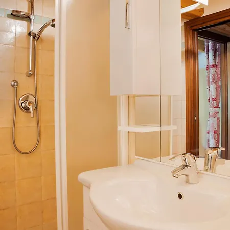 Carlina Tano Di Grich Apartamento